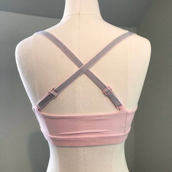Nike Bra w/ interchangeable straps - Picture 4 of 7
